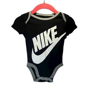 Nike Baby Boy’s Swoosh Logo Onesie Romper Bodysuit Size 0-6 Months